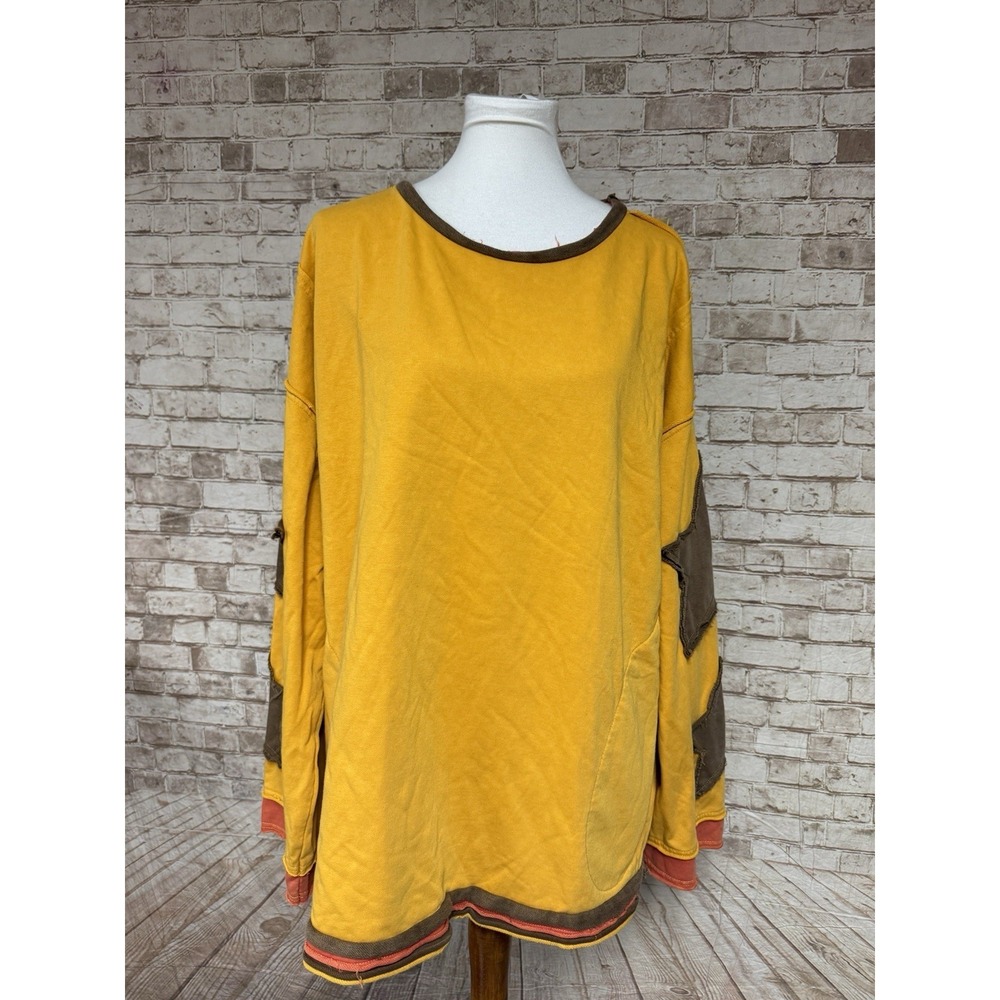 BlueVelvet Oversized‎ Star Patched Top in Mustard Large Top Shirt Tunic